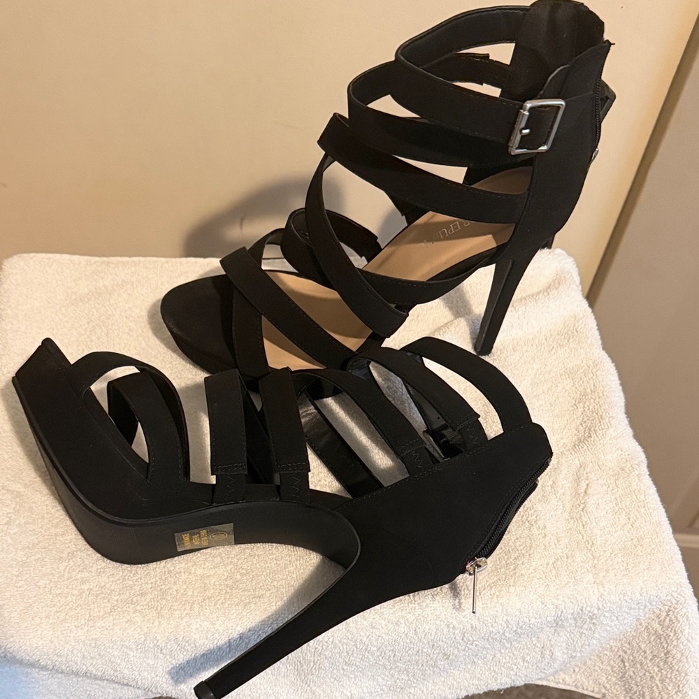 Chic Black Strappy Heels